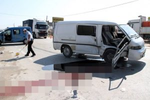 Bursa'da feci kazada 1 kişi &ouml;ld&uuml; 2 kişi yaralandı!