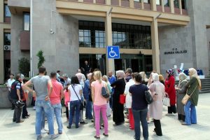 Bursa'da 4+4+4 mağduru &ccedil;ocukların velileri valiliğe y&uuml;r&uuml;d&uuml;!
