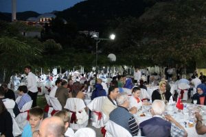 İMSİAD &uuml;yeleri iftarda huzurevi sakinleri ile buluştu