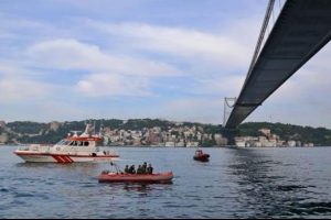 Boğaz'da suya g&ouml;m&uuml;len teknenin gizemi &ccedil;&ouml;z&uuml;ld&uuml;: Gaza tespih sıkışmış
