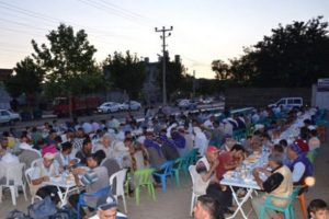 Diyanet: İftar yemekleri zekat yerine ge&ccedil;mez