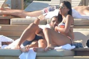 Arda Turan'dan sevgilisine yastıklı jest...