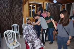 Avrupalı gen&ccedil;ler Bursa'da damat tıraşı oldu