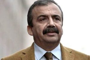 Sırrı S&uuml;reyya &Ouml;nder: MHP baraj altında kalır