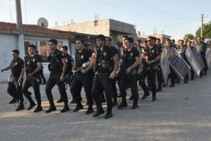 Keşan'da 700 polisle huzur operasyonu: 44 g&ouml;zaltı