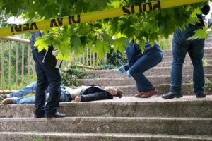 16 yaşındaki gen&ccedil; parkta &ouml;l&uuml; bulundu