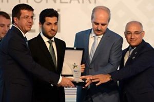 Yeni Akit yazarından Reza Zarrab &ccedil;ıkışı! 'Karı satana &ouml;d&uuml;l verdiniz de...'