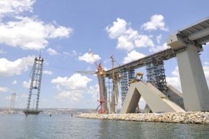 Mega projenin "en ağır" par&ccedil;ası kaldırılmaya başlandı
