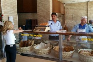 Bursa'da zabıtalar fırınlara g&ouml;z a&ccedil;tırmıyor