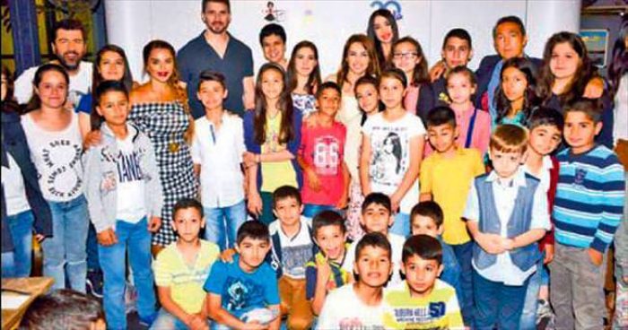 Minik &ouml;ğrenciler &uuml;nl&uuml;lerle oru&ccedil; a&ccedil;tı...