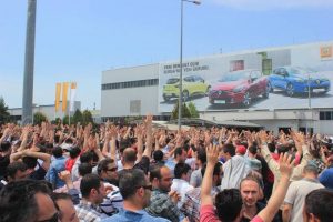 Bursa'daki iş&ccedil;i kıyımına karşı iki &ccedil;izgi iki sonu&ccedil;