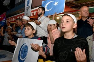 Yurt genelinde Uygur T&uuml;rkleri i&ccedil;in dua ve &Ccedil;in'e protesto!