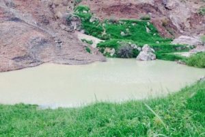 Bir k&ouml;y&uuml; yutmak &uuml;zereler!