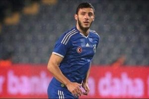 Fenerbah&ccedil;eli futbolcunun burnu kırıldı
