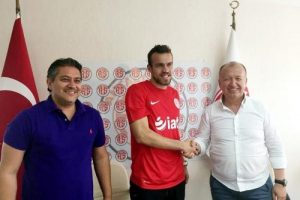 Antalyaspor Chico ile 3 yıllık s&ouml;zleşme imzaladı