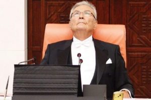 Deniz Baykal'ın Meclis Başkanlığı g&ouml;revinin bittiği o an...