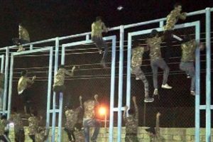 Tatile giren T&uuml;rkmen &ccedil;ocukları cepheye koştu