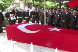 Adile Naşit'in eşi askeri t&ouml;renle toprağa verildi