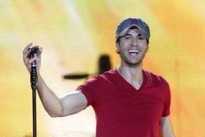 Enrique Iglesias'a g&ouml;zaltı şoku