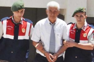 Kızını g&ouml;rmeye okula gittiğinde şok oldu!