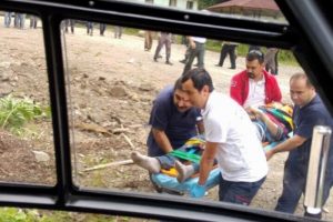 Ormanda yaralanan gencin imdadına ambulans helikopter yetişti