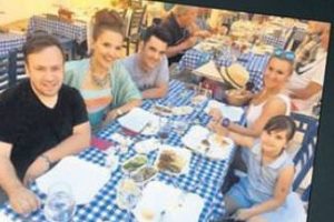 Demet dostlarıyla Bodrum'da buluştu...