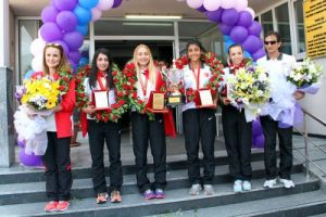 D&uuml;nya ikincisi Faik &Ccedil;elik Meslek Lisesi &ccedil;i&ccedil;eklerle karşılandı