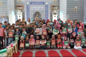 Bursa İneg&ouml;l Belediyesi &ccedil;ocuklara kitap hediye etti