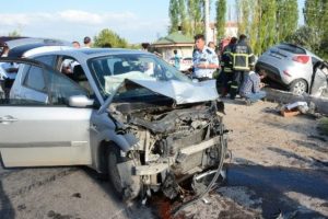Otomobil sulama kanalına d&uuml;şt&uuml;: 7 yaralı
