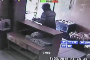 Bursa'da fırındaki sadaka kutusunu &ccedil;aldı