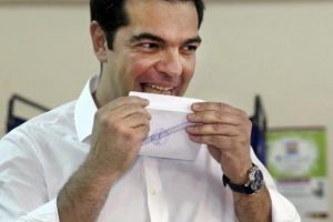 Yunanistan'da tarihi referandumdan ilk sonu&ccedil;lar