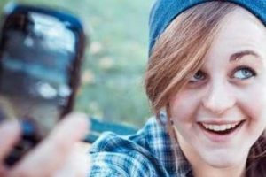 Rusya, vatandaşlarına selfie &ccedil;ekmeyi &ouml;ğretecek