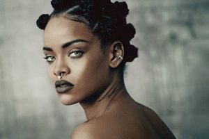 Rihanna'dan m&uuml;zik tarihine ge&ccedil;en rekor
