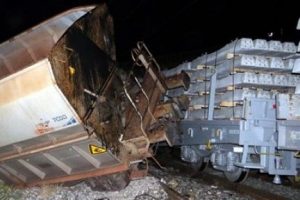 Sivas'ta iki y&uuml;k treni &ccedil;arpıştı: 1 &ouml;l&uuml;