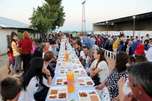 Bursa Karacabey'deki &ccedil;adır kentte iftar buluşması