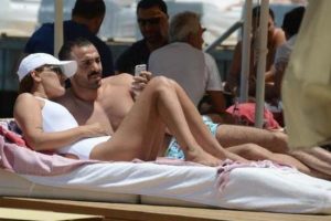 Demet Akalın'dan eşine &ouml;vg&uuml; dolu s&ouml;zler...