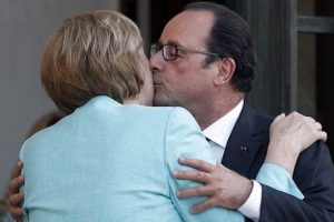 Merkel ve Hollande Yunanistan'ı g&ouml;r&uuml;şt&uuml;