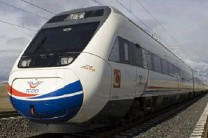 Y&uuml;ksek Hızlı Tren'in &ccedil;arptığı kişi &ouml;ld&uuml;
