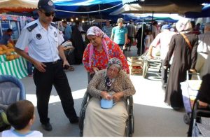 Bursa Gemlik'te zabıtadan dilenci avı
