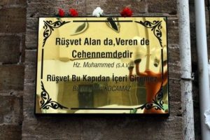 Mersin B&uuml;y&uuml;kşehir Belediyesi'nde r&uuml;şvet iddiasına başkan el koydu