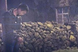 K&ouml;yl&uuml;ler &ouml;nce &ccedil;atıştı, sonra esir aldı, ibret olsun diye bağladılar
