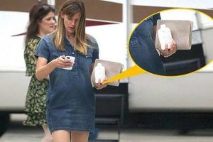 Jennifer Garner y&uuml;z&uuml;ğ&uuml;n&uuml; &ccedil;ıkarmadı...