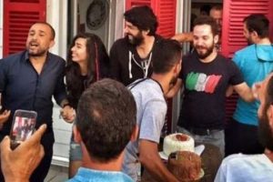 Tuba B&uuml;y&uuml;k&uuml;st&uuml;n'&uuml;n doğum g&uuml;n&uuml; halayı...
