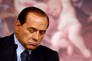 Berlusconi'ye r&uuml;şvetten 3 yıl hapis cezası