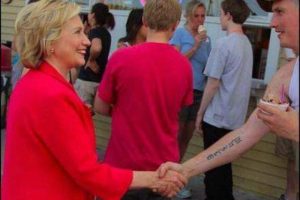 Hillary Clinton bu fotoğrafı sildi