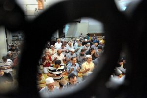 Bursa'da cemaatle tehecc&uuml;d namazları başladı