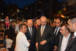 Kurtulmuş, orucunu Bursa'da vatandaşlarla a&ccedil;tı