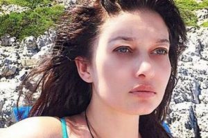 Nurg&uuml;l Yeşil&ccedil;ay'ın bikinili fotoğrafına eleştiri yağdı...