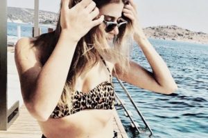 Hadise'nin yerine sen sahneye &ccedil;ıksana...