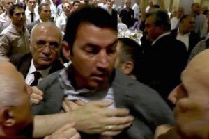 Eski milletvekili ile başkan arasında iftarda kavga